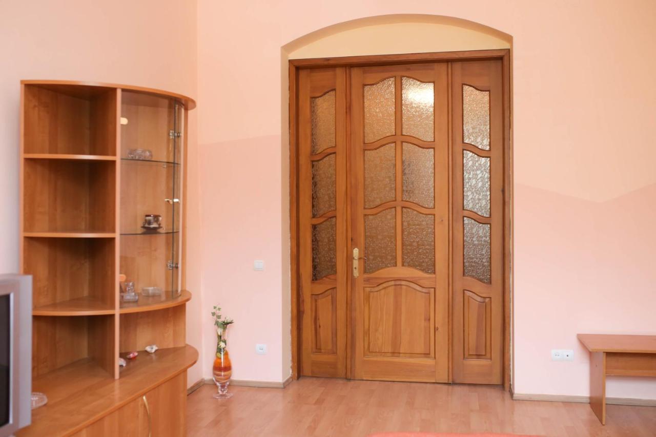 Apartment Near St. Elizabeth Church Lviv Exterior foto
